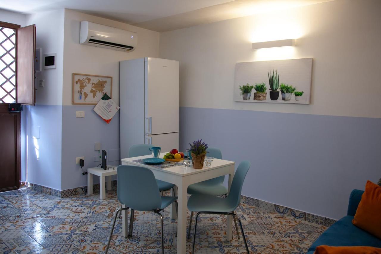La Casetta In Centro By Sicily In Home Catania Bagian luar foto
