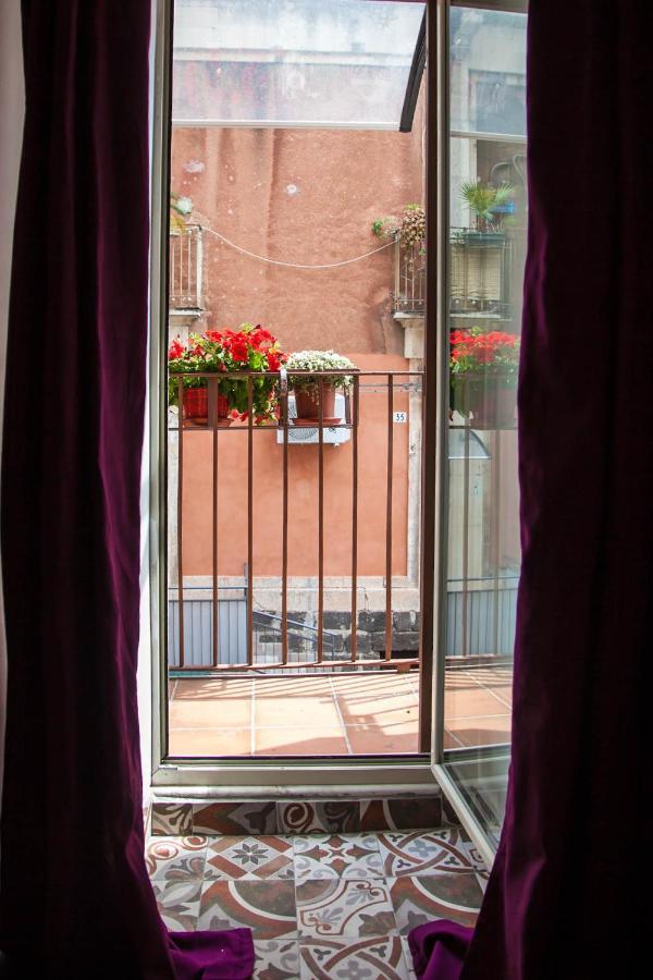 La Casetta In Centro By Sicily In Home Catania Bagian luar foto